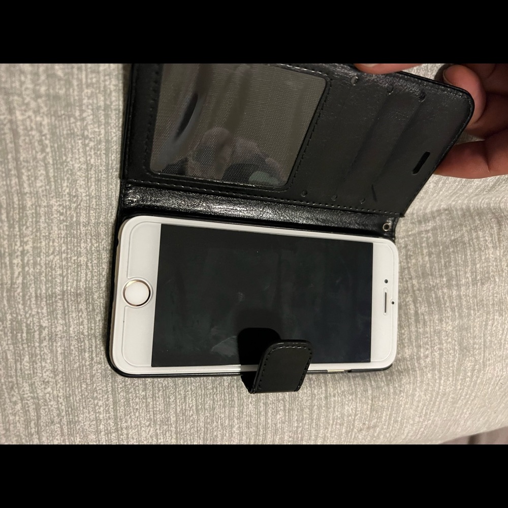 iPhone 6 for sale in great condition, no issues.